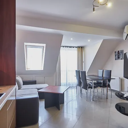 - Roza Wiatrow Apartment *