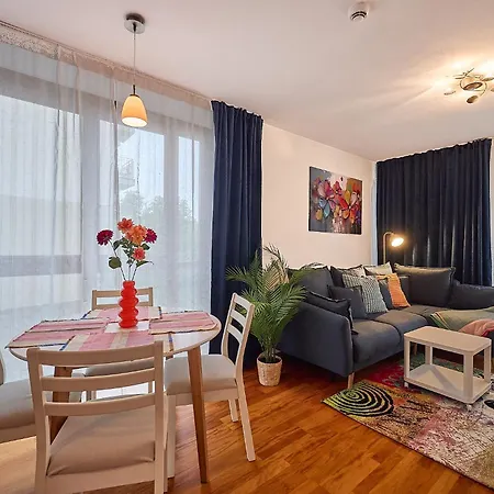 - Roza Wiatrow Apartment